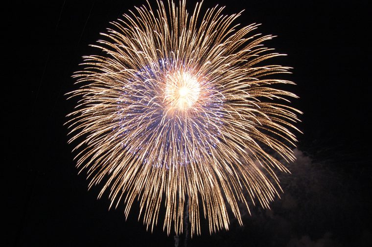 須佐湾を彩る夏の風物詩！須佐湾花火大会の魅力をご紹介🎆✨