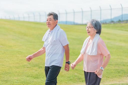 散歩と終活は密接な関係にある！？意外な共通点をご紹介🚶🚶‍♂️🚶‍♀️